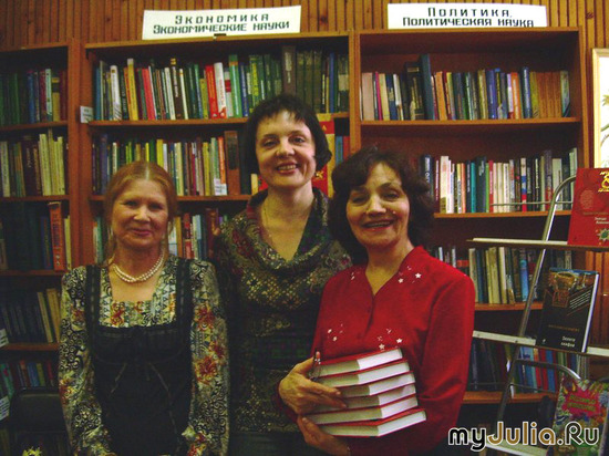 Анна Петровна Чубукина (директор Центральной библиотеки) и Нина Ивановна Гаврилина