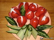 Тюльпаны из помидор с моцареллой