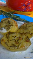 Картофель с розмарином в соусе «Цацики»